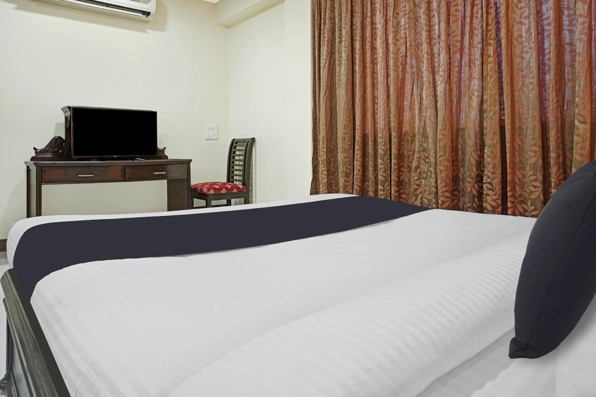 Hotel Super Townhouse Oak Gharonda Residency Near Sant Tukaram Nagar Metro Station Pimpri-Chinchwad