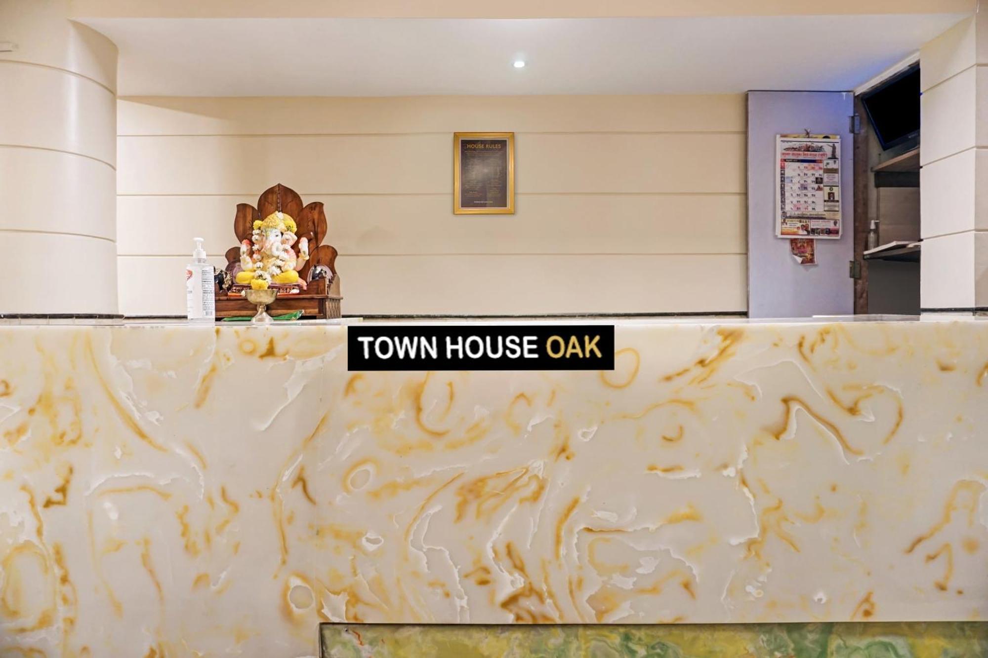 Super Townhouse Oak Gharonda Residency Near Sant Tukaram Nagar Metro Station 4*
