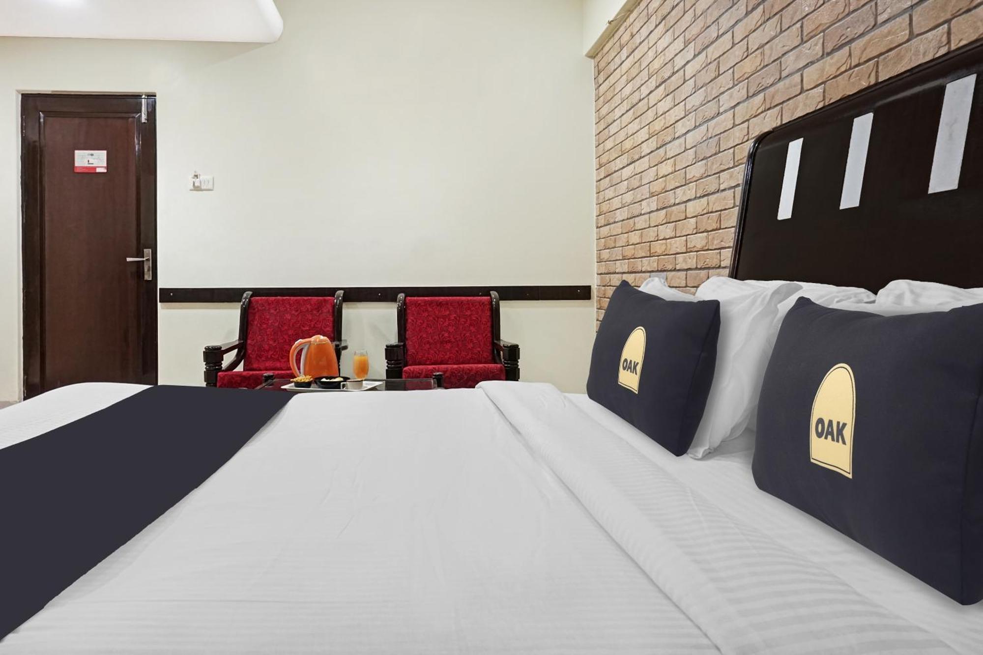 Hotel Super Townhouse Oak Gharonda Residency Near Sant Tukaram Nagar Metro Station Pimpri-Chinchwad