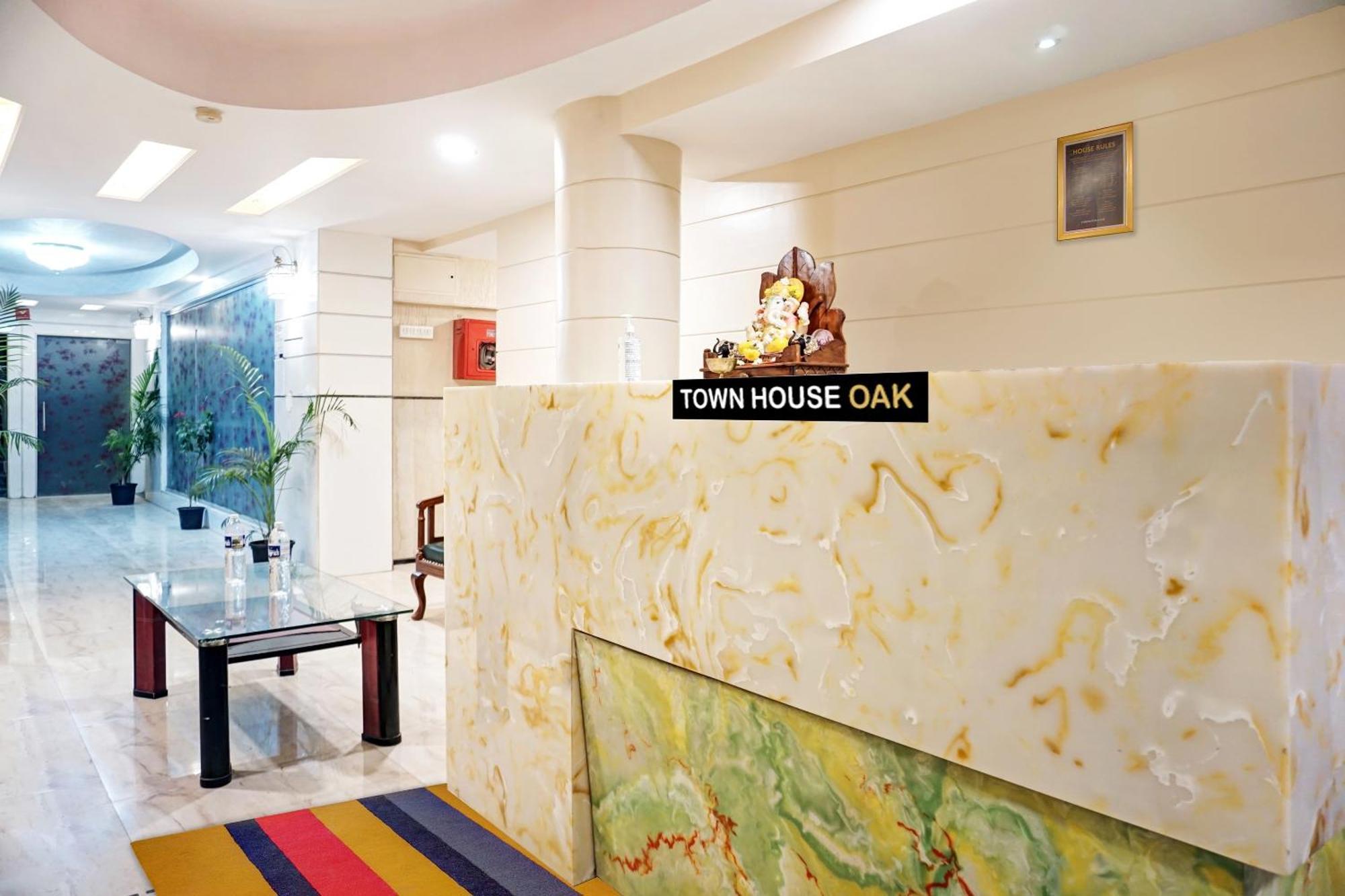 Super Townhouse Oak Gharonda Residency Near Sant Tukaram Nagar Metro Station Hotel